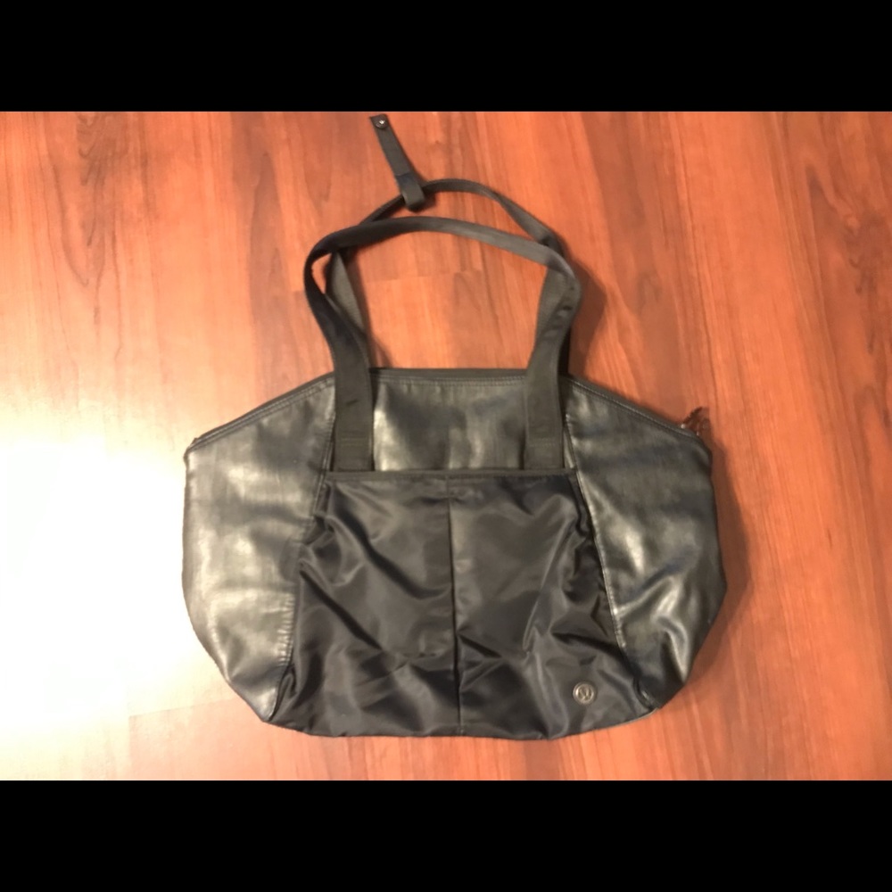 Black lululemon Bag